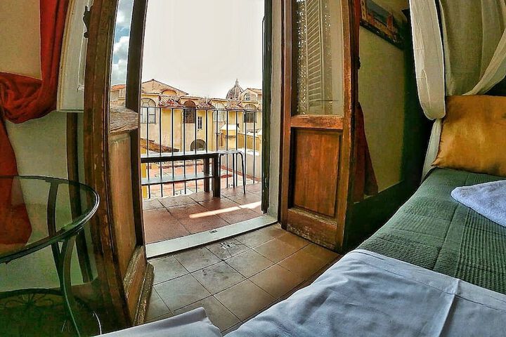 Room 9 of 27