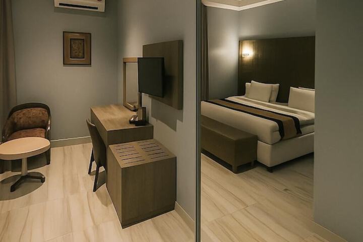 Room 26 of 102