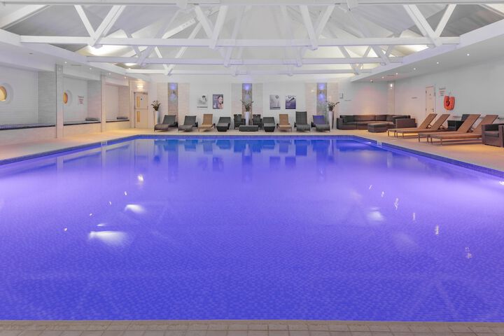 Hotel Pool
