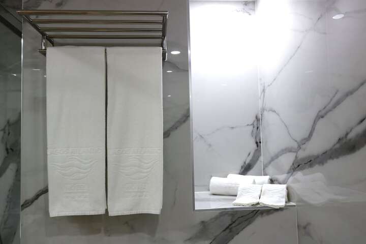 Room 16 of 157