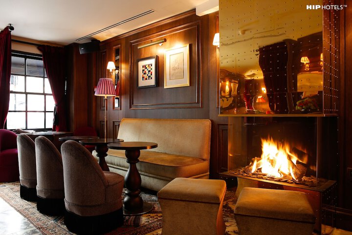 Lounge 52 of 69