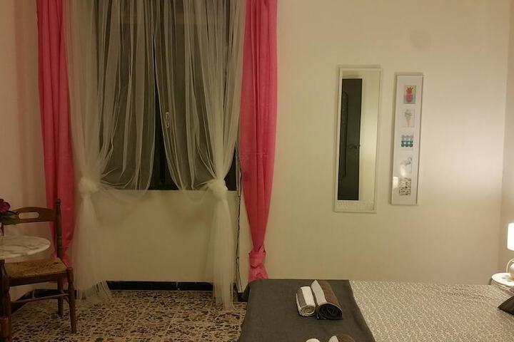 Room 8 of 12