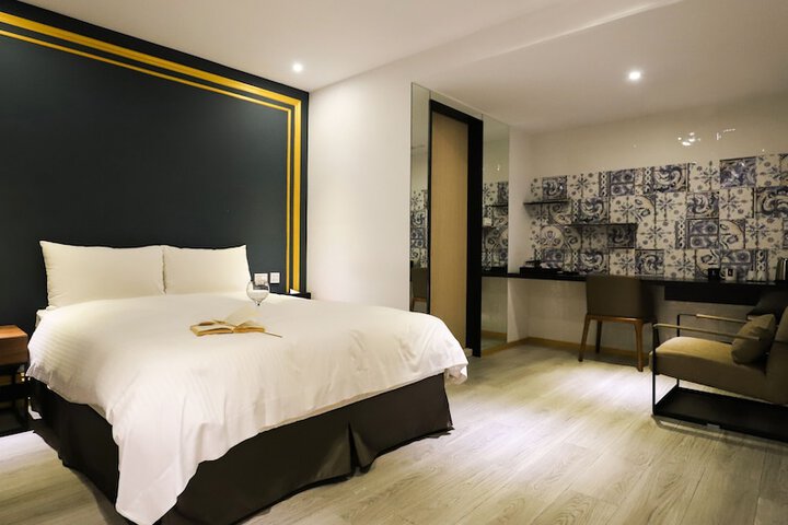 Room 28 of 129
