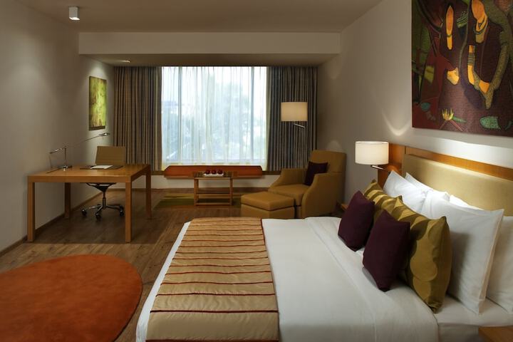 Room 30 of 106
