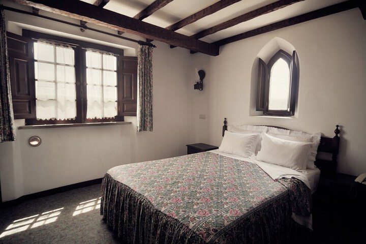 Room 9 of 49