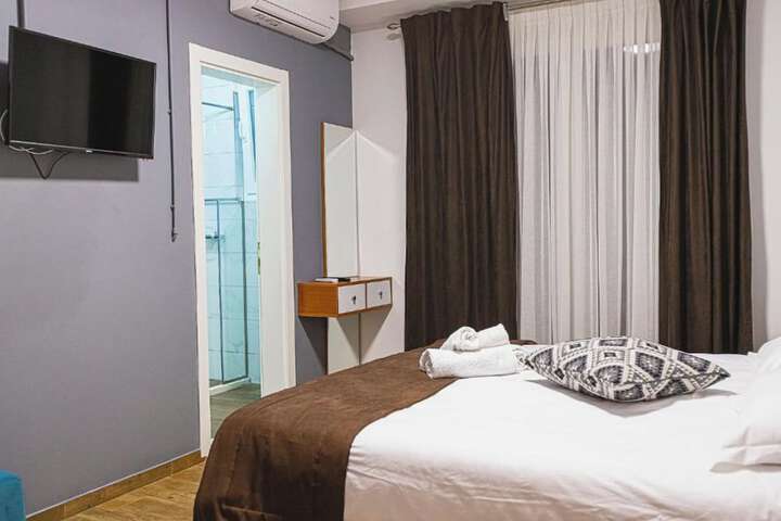 Room 5 of 90