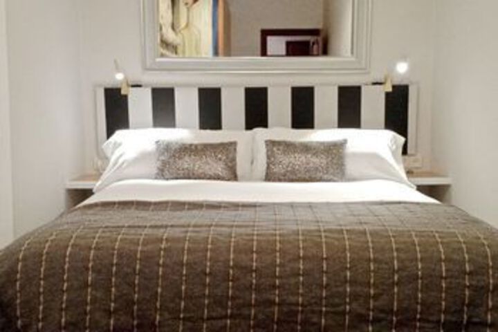 Room 28 of 102