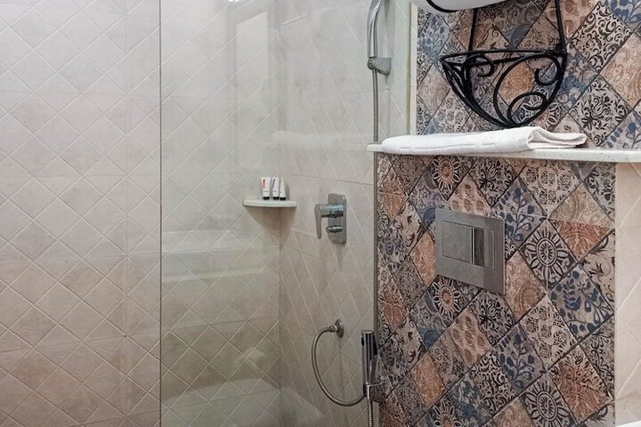 Room 20 of 28