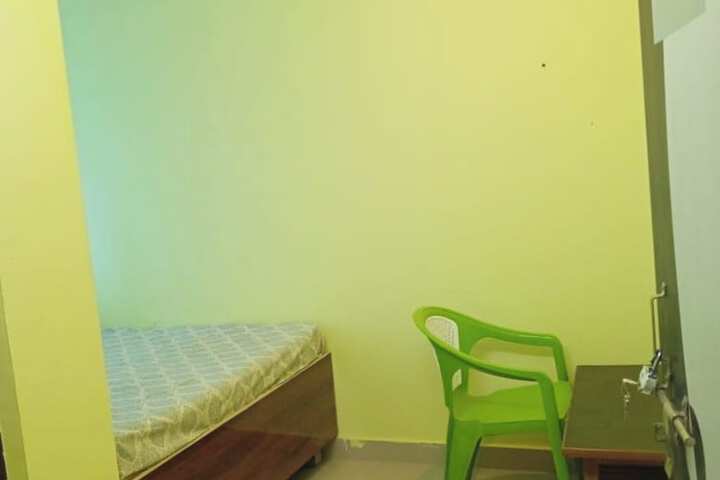 Room 4 of 12