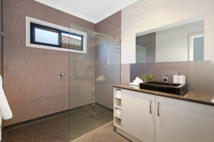 Room 2 of 18