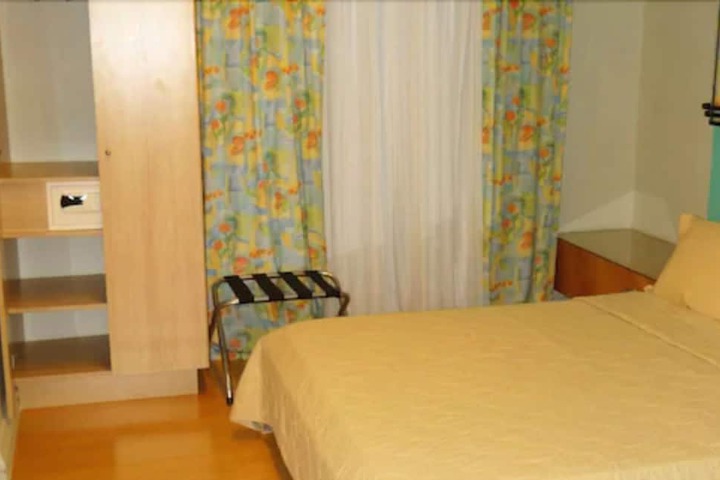 Room 12 of 39