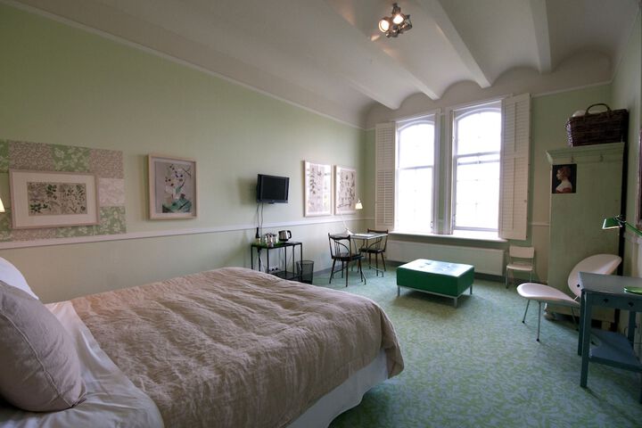 Room 8 of 48