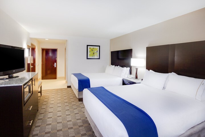 2 Queen Beds (4 of 4)