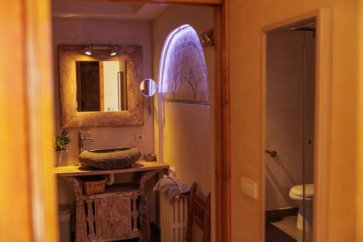 Room 18 of 32