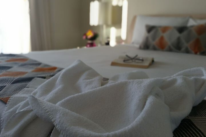 Room 6 of 104