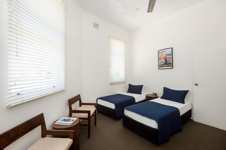 Room 25 of 41