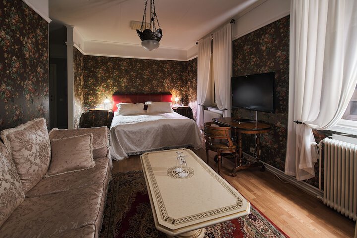 Room 22 of 48