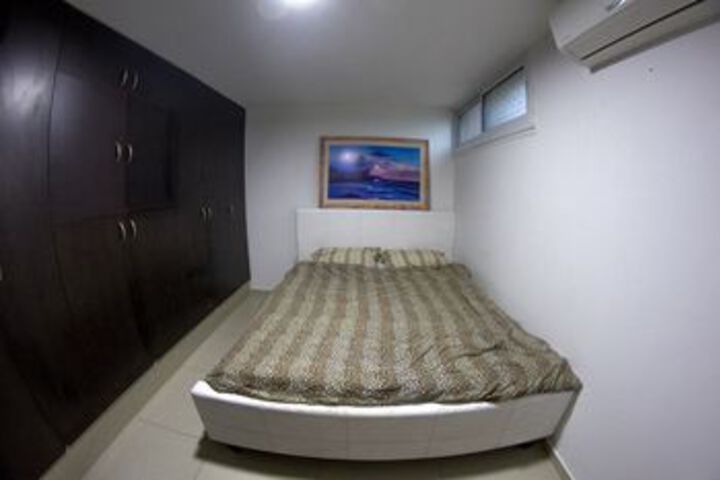 Room 10 of 30