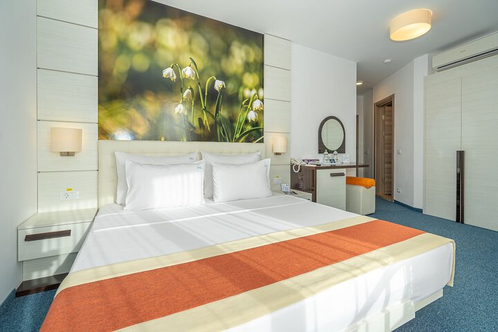 Room 9 of 95