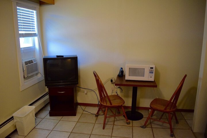 Room 6 of 16