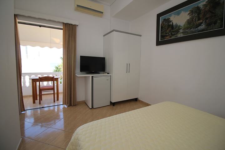 Room 6 of 44