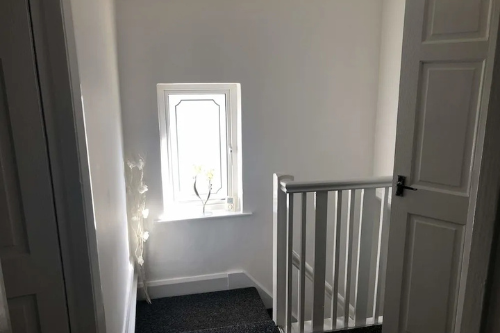 Room 9 of 18