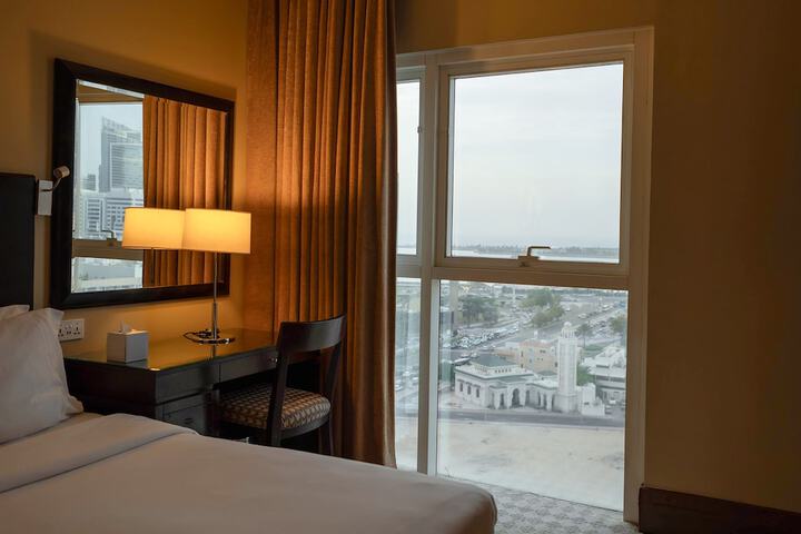 Room 28 of 100