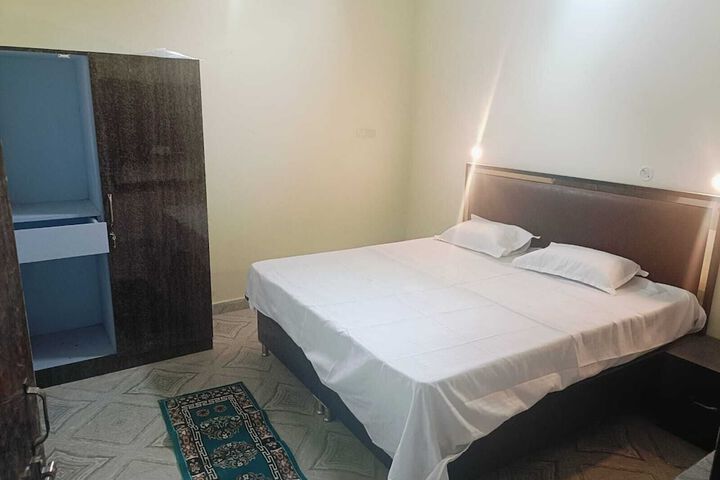 Room 5 of 14