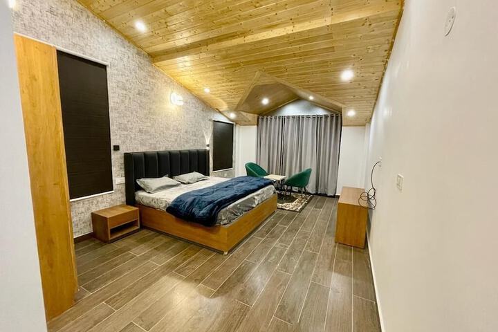 Room 5 of 23