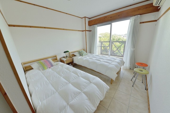 Room 7 of 99