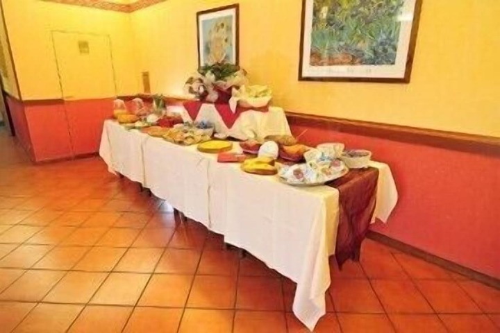 Dining Photos