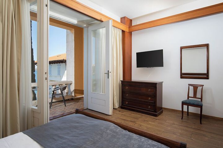 Room 32 of 83
