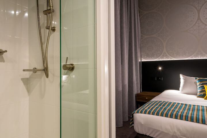 Room 21 of 34