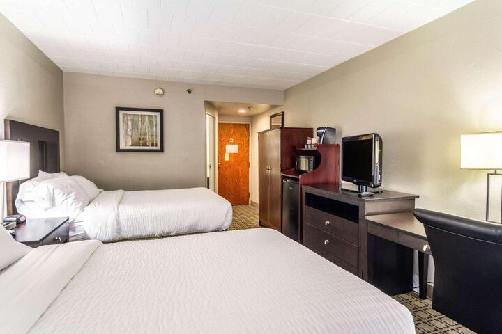 2 Double Beds (1 of 6)
