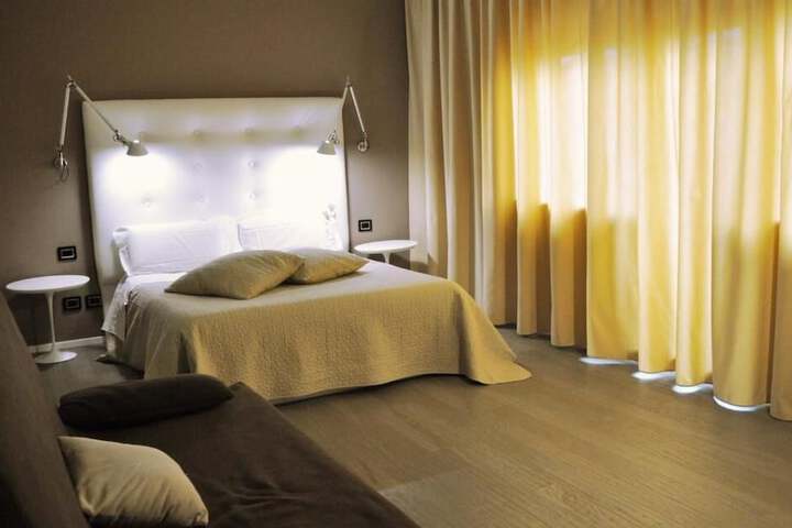 Room 4 of 28