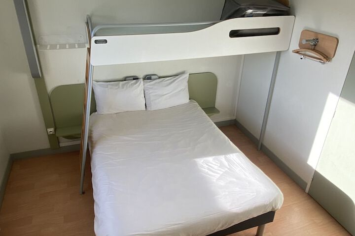 Room 14 of 60