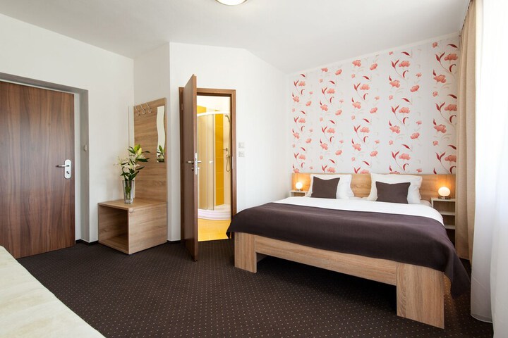 Room 9 of 49