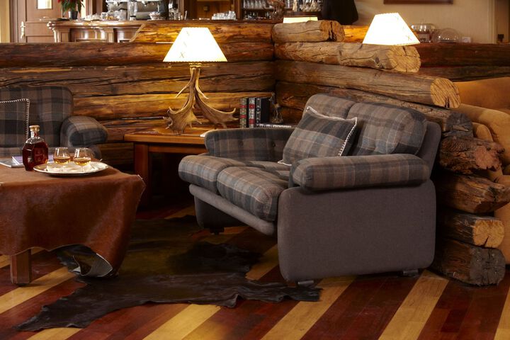Lounge 51 of 62
