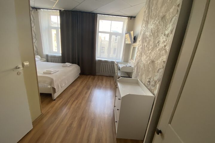 Room 83 of 272