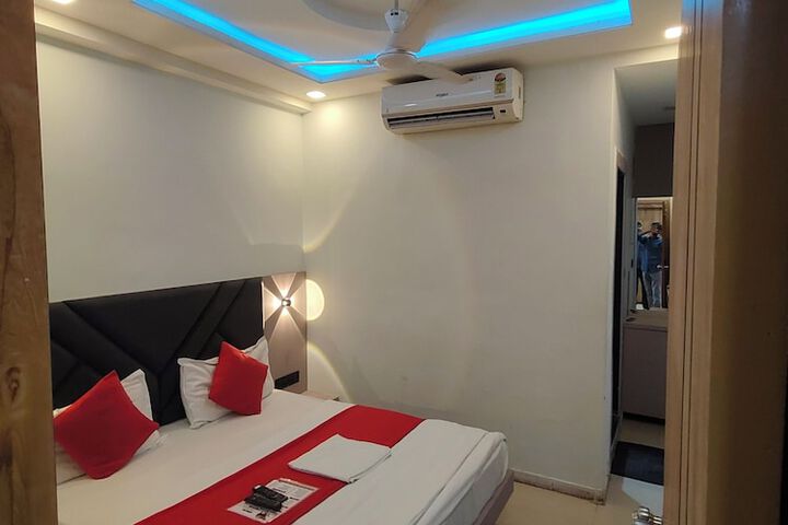 Room 4 of 20