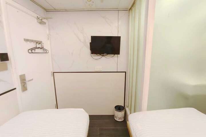 Room 50 of 69