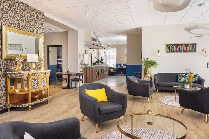 Entrance & Lobby