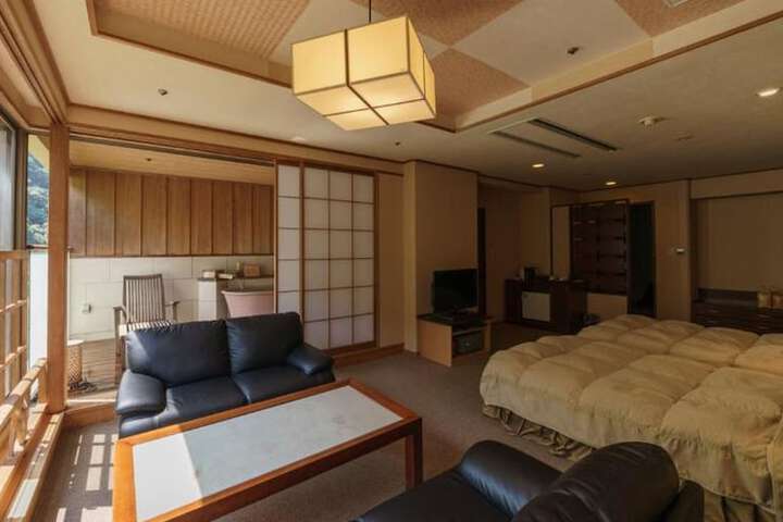 Room 16 of 111