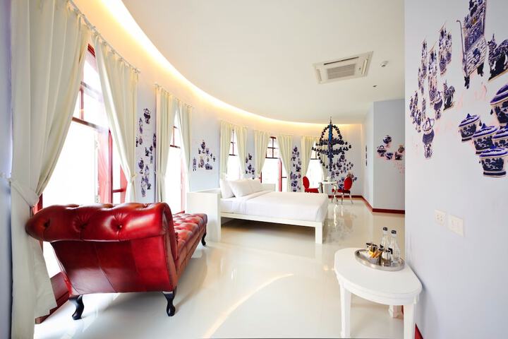 Room 6 of 86
