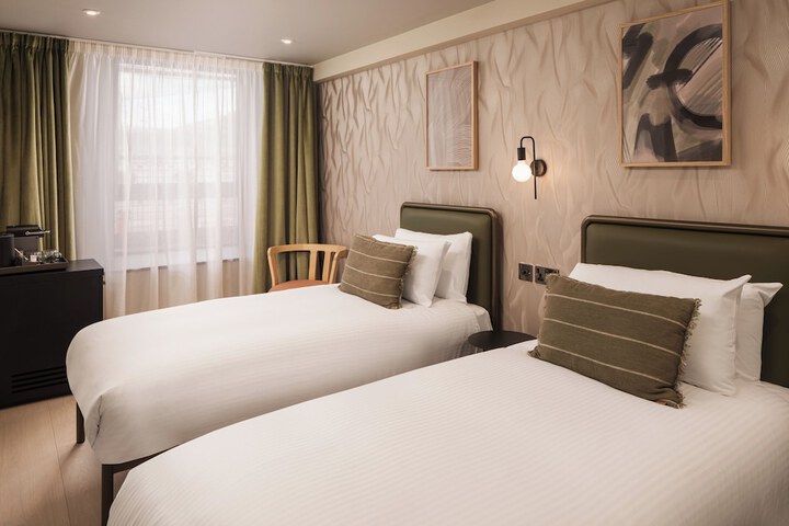 Room 34 of 58
