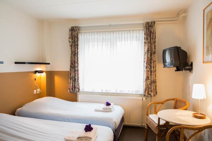 Room 4 of 15