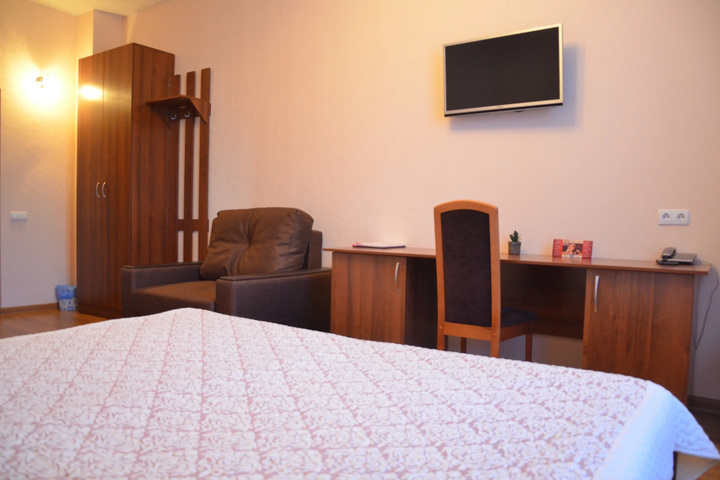 Room 17 of 37
