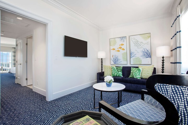 Room 8 of 71