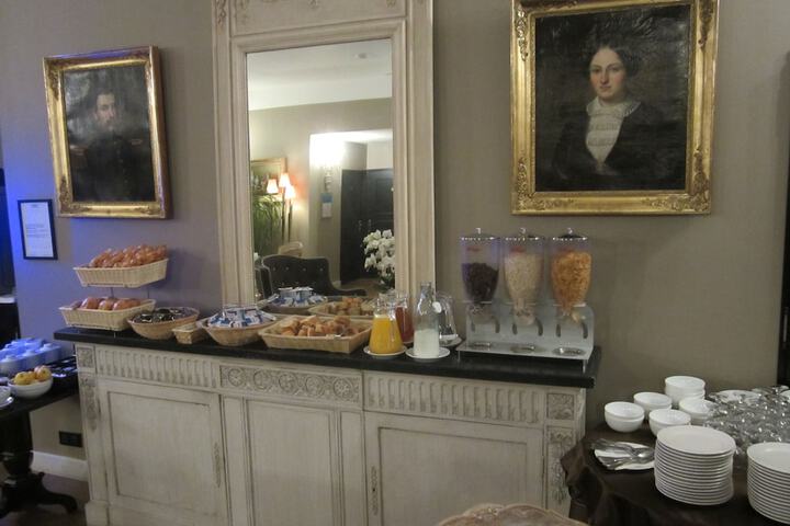 Breakfast area