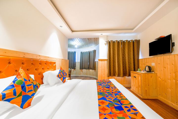 Room 16 of 28